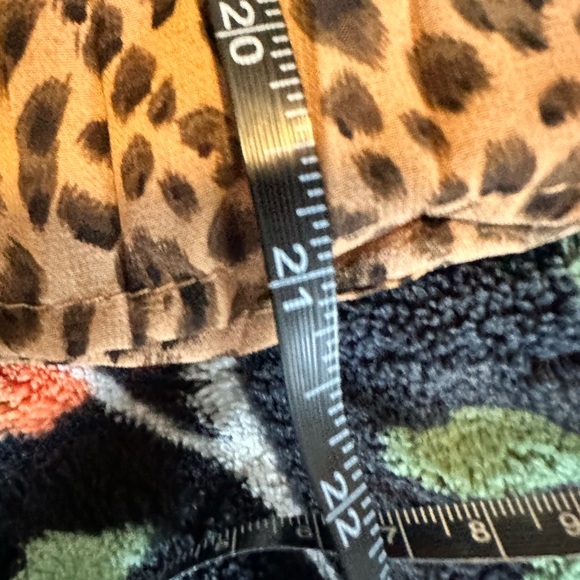 🐆 She + Sky Leopard Print Pleated Blouse Medium Flowy Tank - Picture 6 of 7